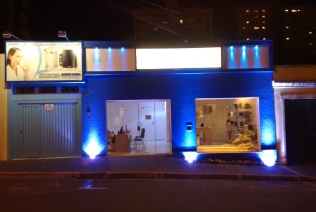 projeto iluminação luminotécnico comercial loja fachada gesso azul