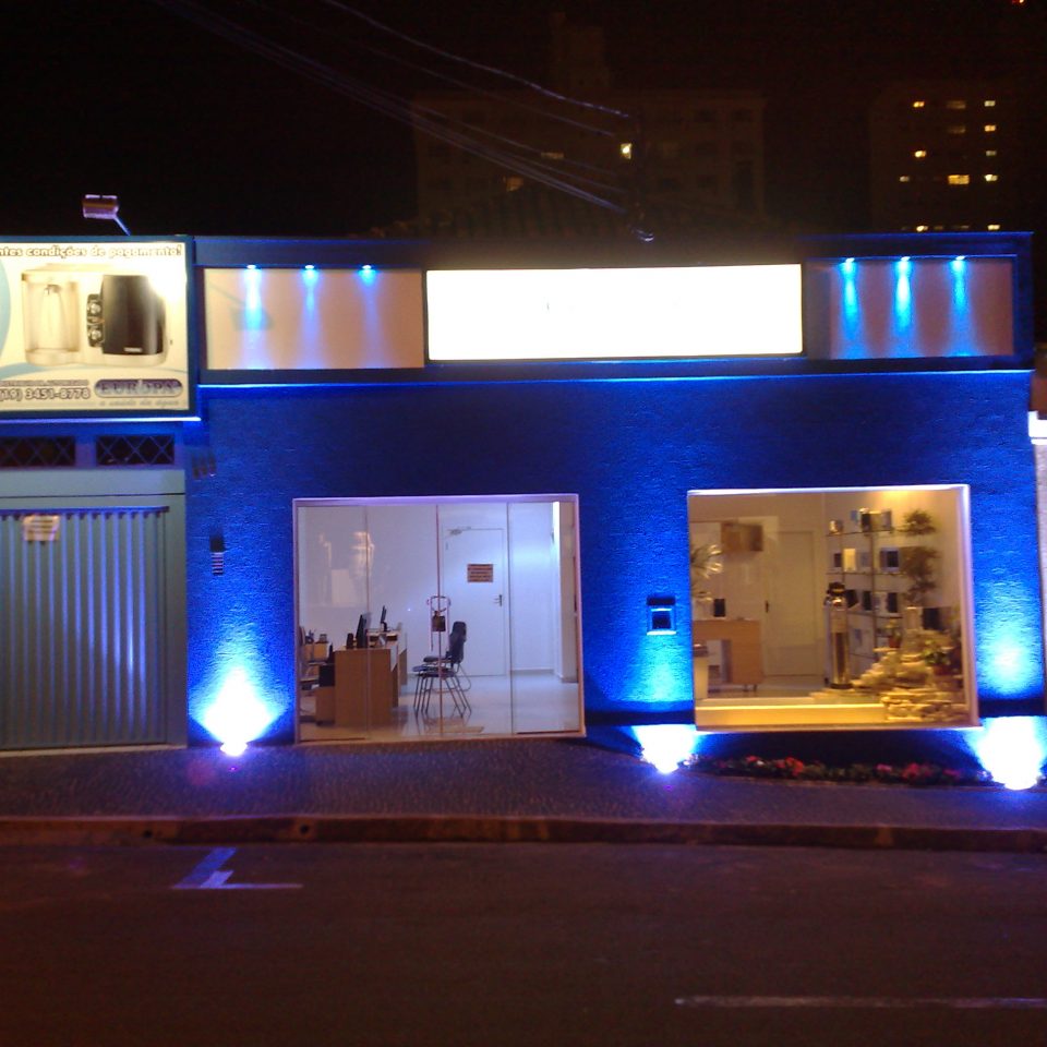 projeto iluminação luminotécnico comercial loja fachada gesso azul