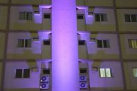 Projeto de Iluminacao para Fachada de Hotel com Projetor de LED RGB troca de Cores para destaque Comercial