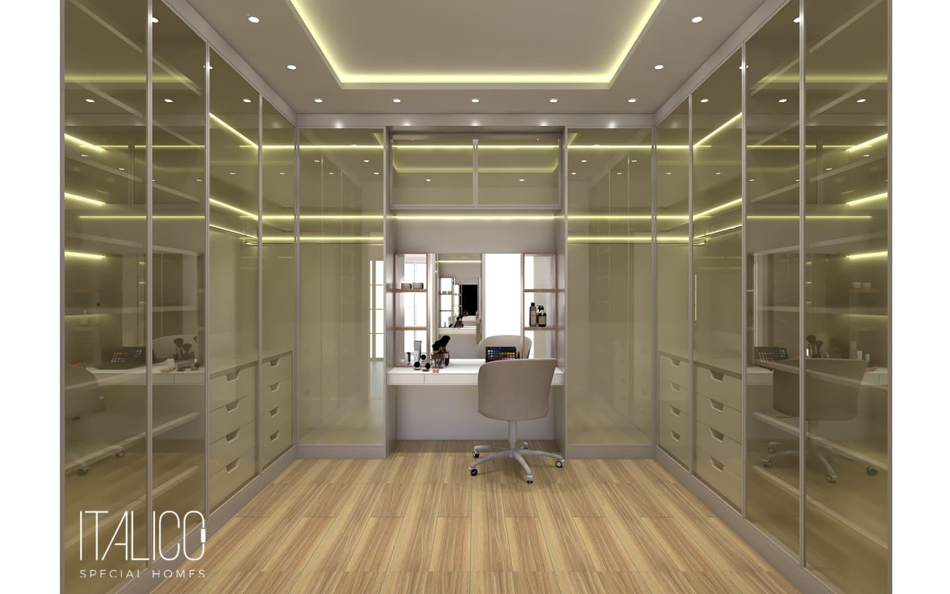 Closet Planejado Neoclássico com Iluminação e Espelhos